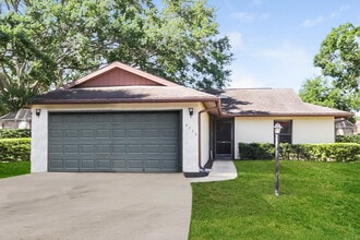 Building Photo - 4725 Country Oaks Blvd