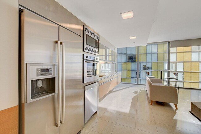 Foto del edificio - Stunning Strip Views from this Fully Furnished Studio Residence.