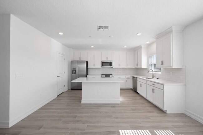 Foto del edificio - Beautiful New Three-Story Townhome in The Arbors at Wiregrass