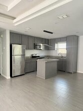 Building Photo - 3921 Las Vistas Ln