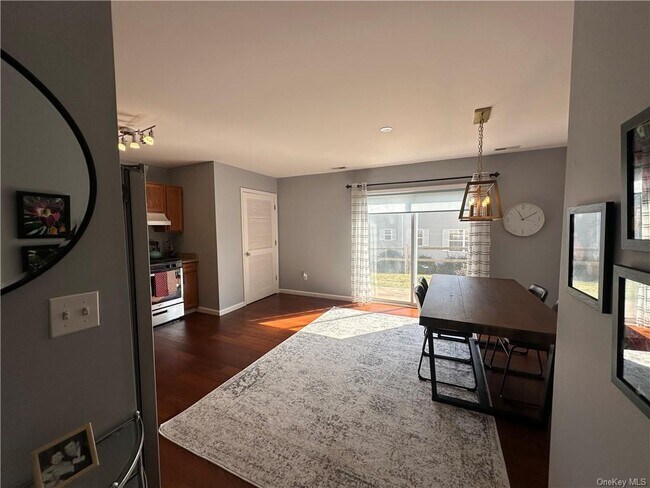 Foto del edificio - 620 Crab Apple Ln