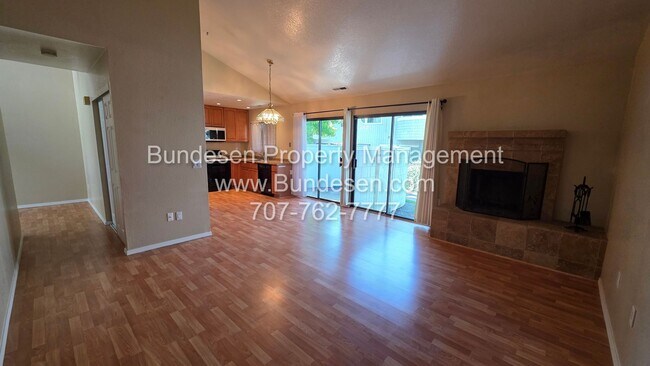 Foto del edificio - Charming Condo in Plum Tree Subdivision - ...
