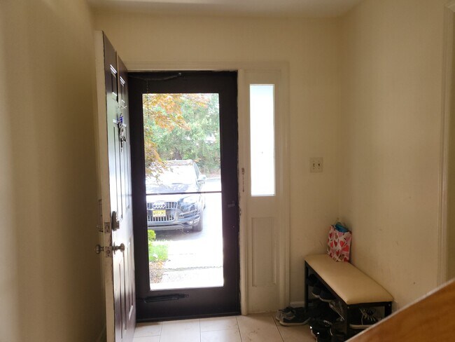 Foto del edificio - 1310 Juniper Ct