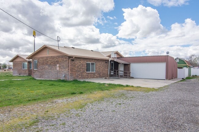 Building Photo - 92 N 2300 W