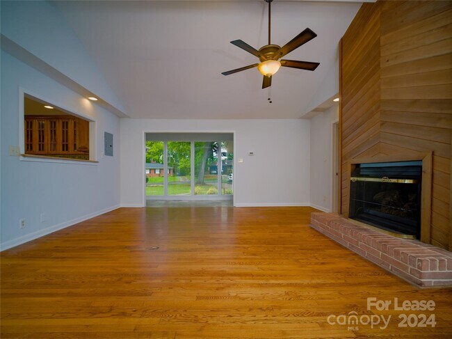 Building Photo - 1123 Lynbrook Dr