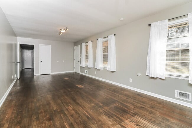 Foto del edificio - 24 Chestnut Dr