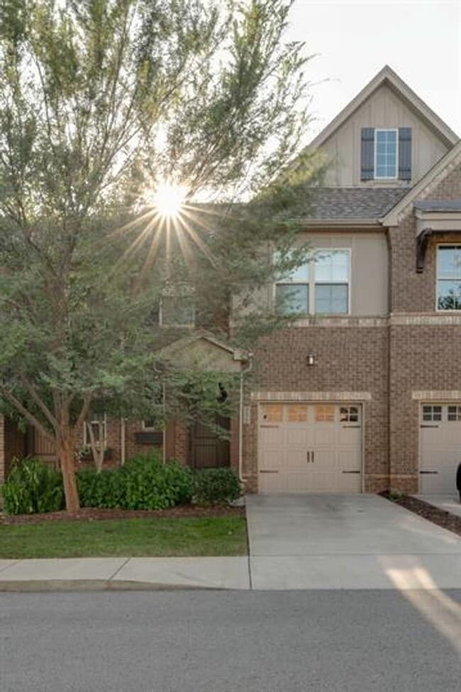 Hendersonville Townhouse - Great location! - Hendersonville Townhouse - Great location!