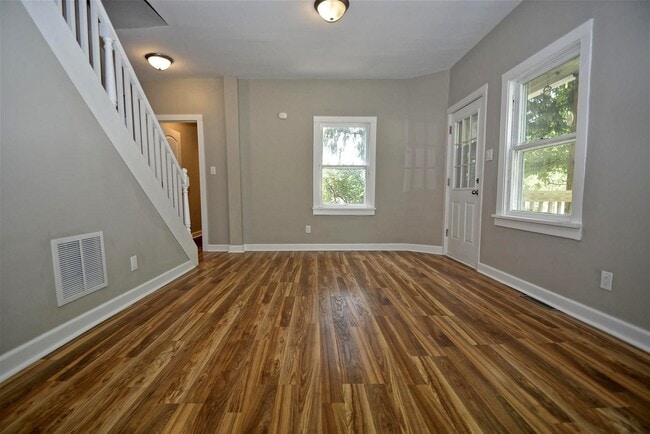Building Photo - 3 bed 3 bath remodeled house for rent
