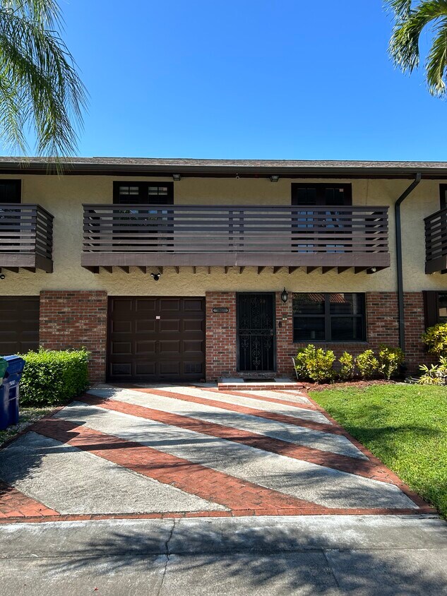 7815 SW 100th St, Miami, FL 33156 Townhome Rentals in Miami FL