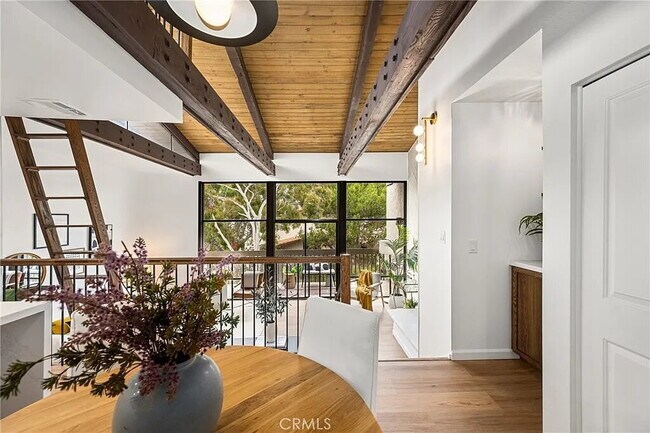 Foto del edificio - "Chic Marina Pacifica Retreat: 1-Bedroom G...