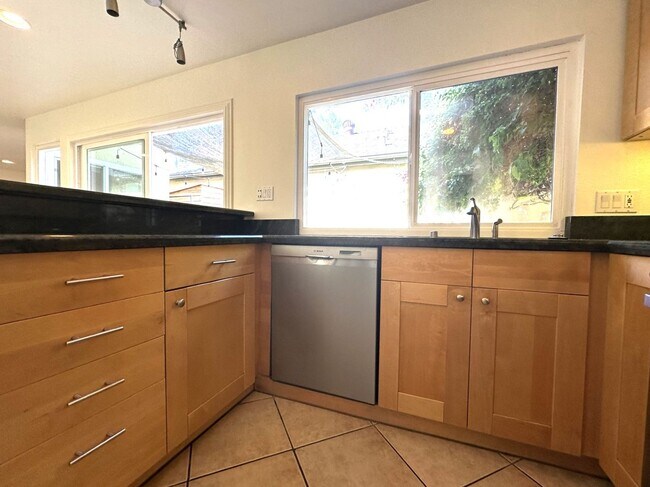 Foto del edificio - Mira Mesa - Single-Story Detached Condo w ...