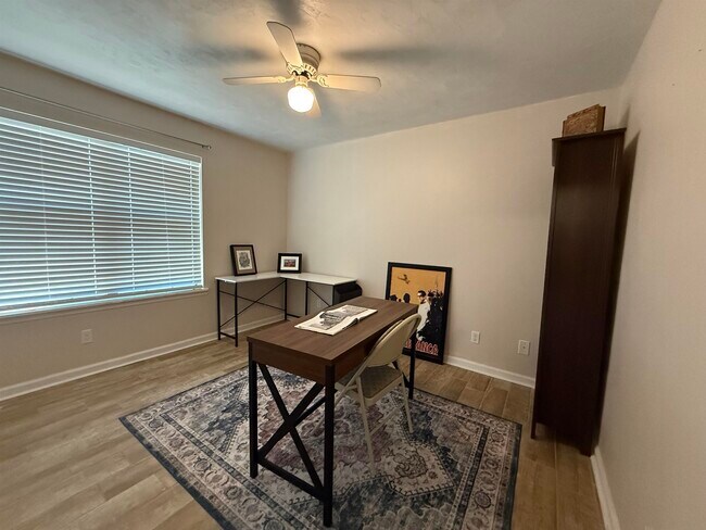 Foto del edificio - 2428 Talco Hills Dr