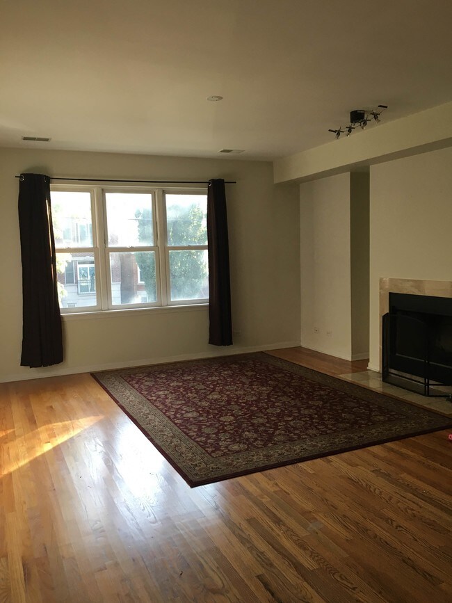 Foto del edificio - 5678 W Higgins Ave