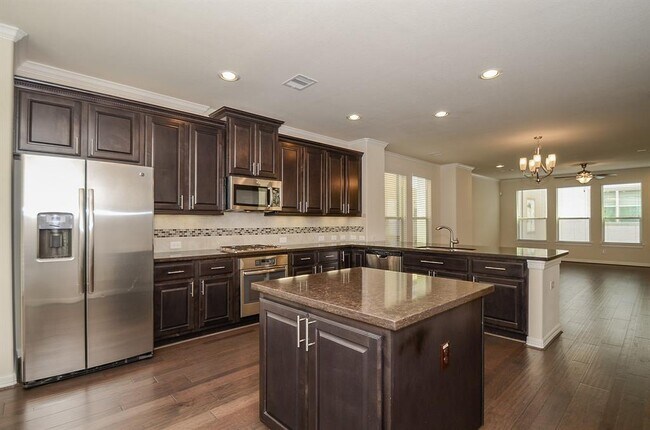 Building Photo - 10015 Spring Shadows Park Cir