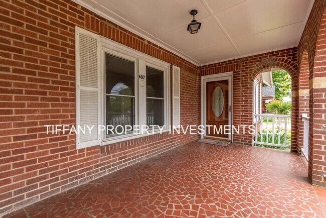 Foto del edificio - 607 Bethpage Rd