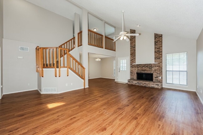 Building Photo - 423 Barton Dr