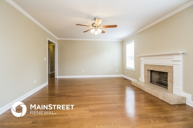 Building Photo - 2800 Sutherland Dr