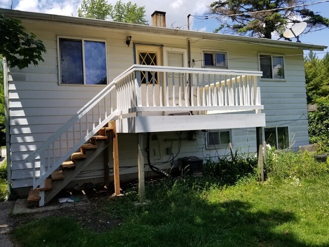 Building Photo - 547 N Ridgemoor Ave
