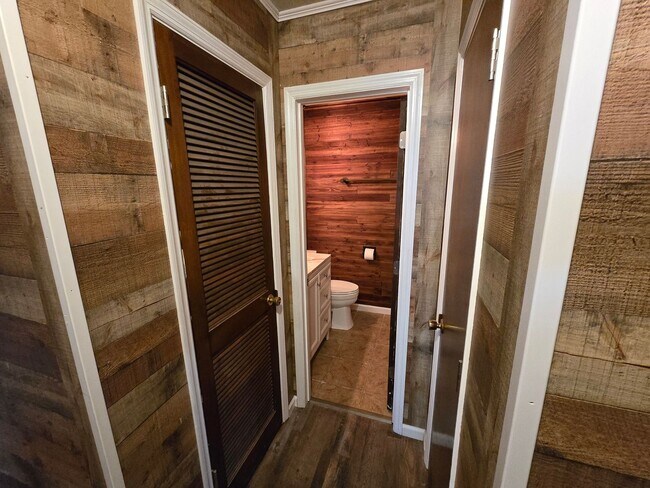 Building Photo - 64 Tanbark Ct