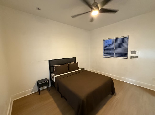 Foto del edificio - 304 E 4th St