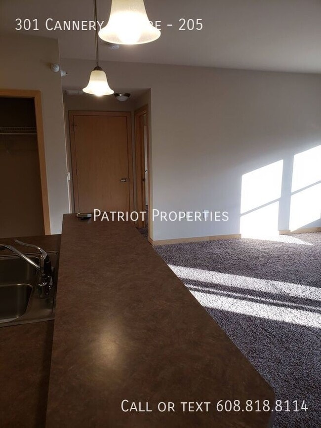 Building Photo - 301 Cannery Square