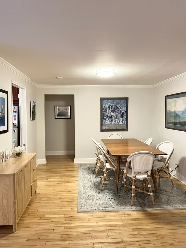 125 A2 dining - Rye Village Apartments