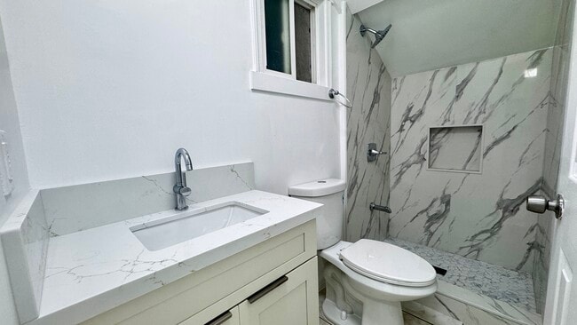 Building Photo - 1128 Elm St