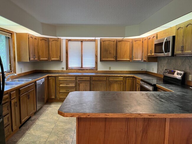 Foto del edificio - 3 Bdr, 2 Bath, home in beautiful Shields V...