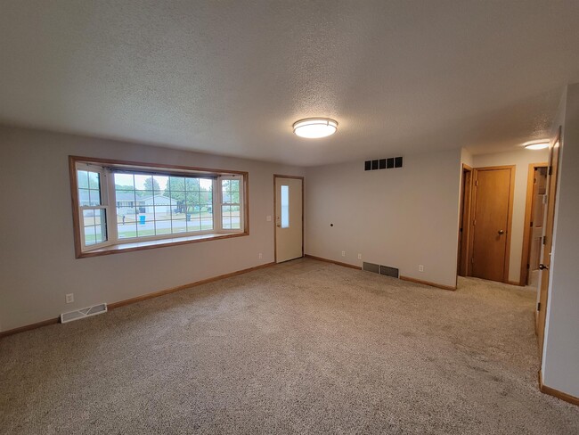 Building Photo - 4320 Cherrywood Dr
