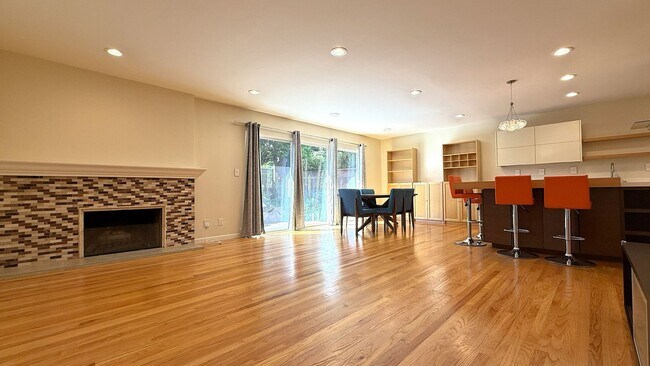 Foto del edificio - 4BD/2BA Willow Glen Home with Remodeled Chef's Kitchen