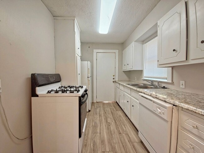Building Photo - LIMITED TIME MOVE-IN SPECIAL: Cozy 2-Bedroom Home Near Texas Tech