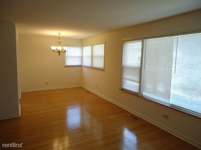 Building Photo - 3 br, 1.5 bath House - N. Niles Center Rd