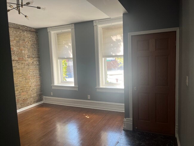 Building Photo - 907 N Racine Ave