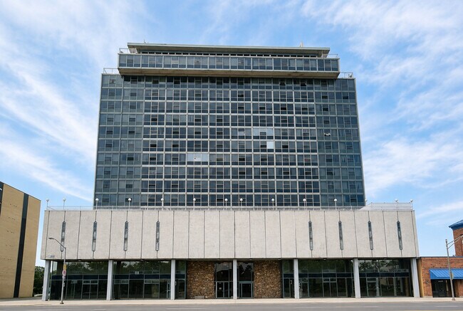 Foto del edificio - 7234 W North Ave