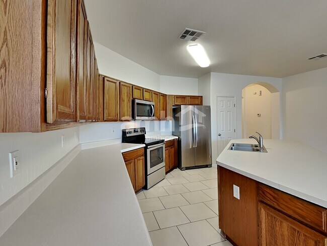 Building Photo - 15017 W Bloomfield Rd