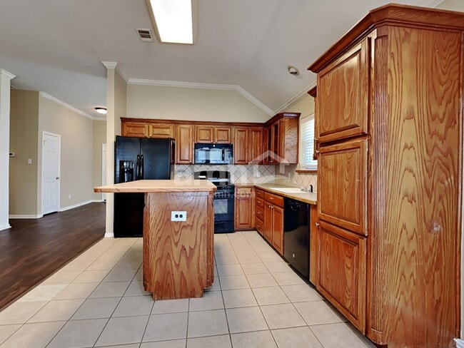 Building Photo - 1712 Farmington Dr
