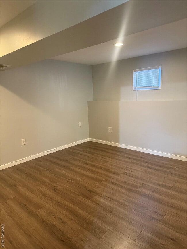 Building Photo - 1029 Commack Rd