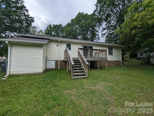 Building Photo - 311 Hillcrest Dr