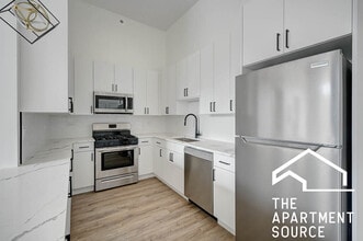 Building Photo - 4733 N Western Ave