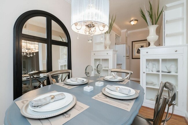Building Photo - Manor House Apartments