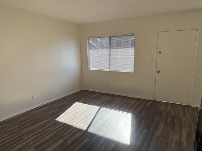 Foto del edificio - 1070 Gardenia Ave