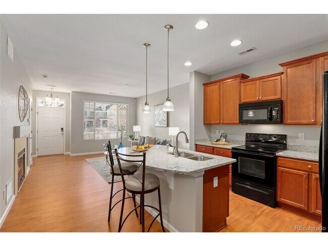 Foto del edificio - Charming 3BR Townhome in Golden