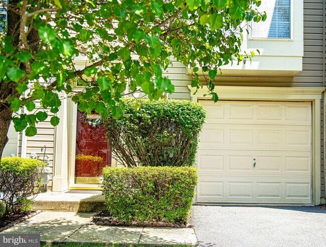 Building Photo - 9736 Morningview Cir