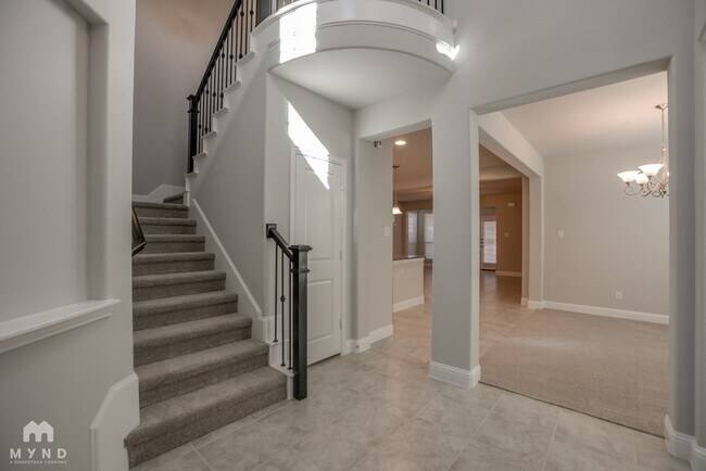 Building Photo - 133 Knight of Realm Blvd