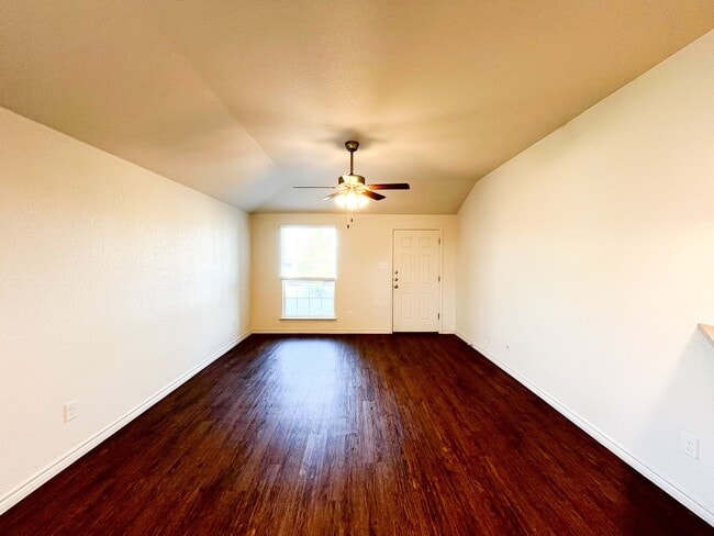 Foto del edificio - 1519 Justin Lp