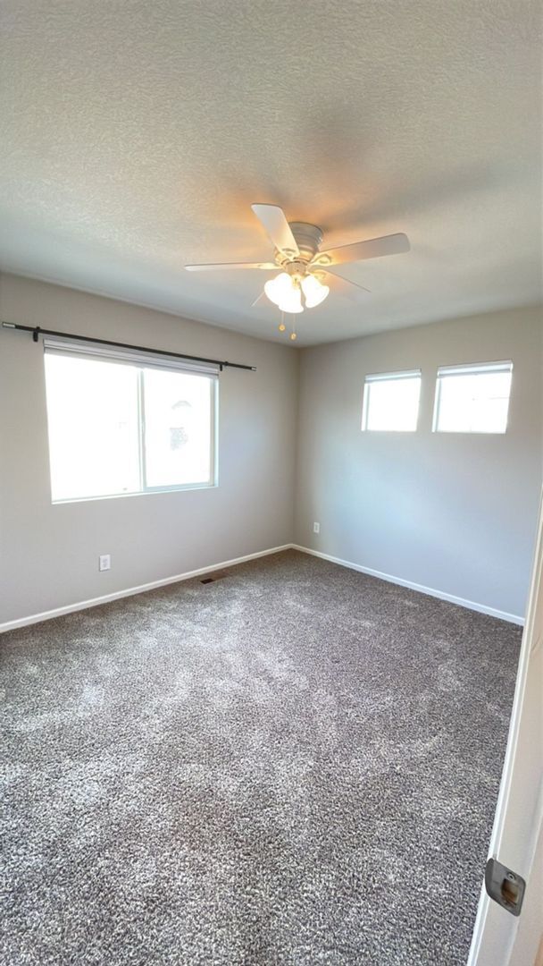 Foto del edificio - Charming 2 Bedroom, 2.5 bath Townhome in Fabulous Erie, Co!