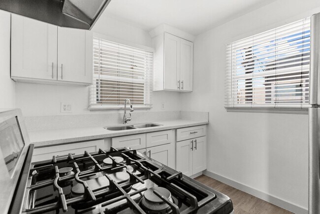 Building Photo - 727 Olive Ave