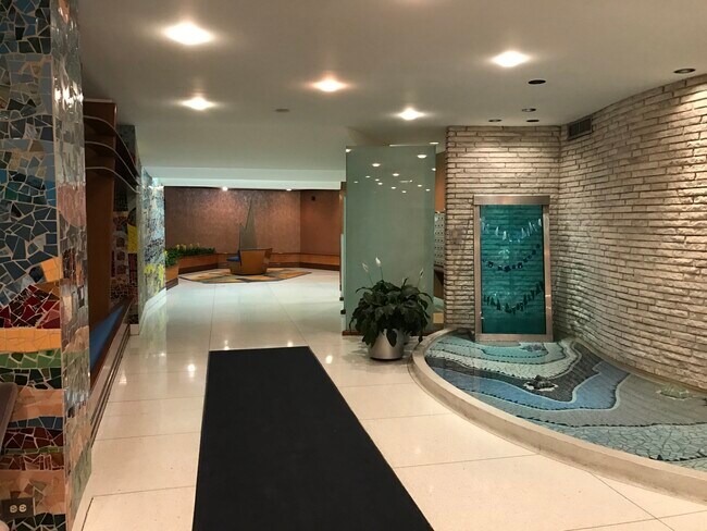Foto del edificio - 6301 N Sheridan Rd