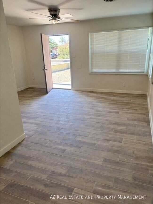 Building Photo - 1348 W Lynwood St