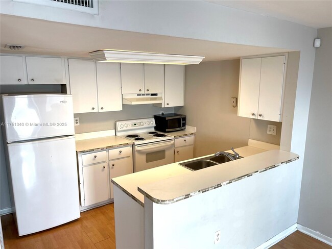 Building Photo - 4560 SW 68th Ct Cir